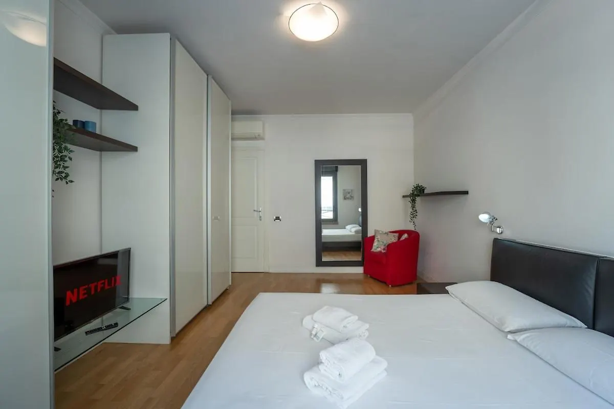 2 Minutes From The Station Charming Apartment Florence